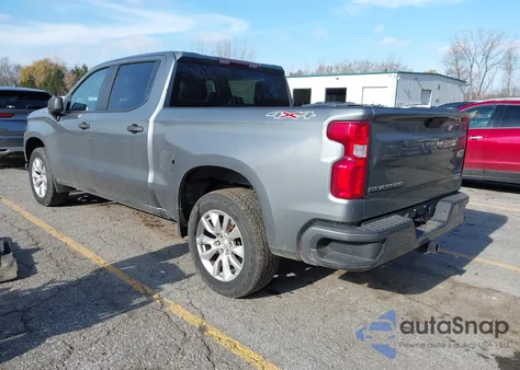 2021 Chevrolet Silverado 1500 4Wd Short Bed Custom z USA, uszkodzony, nr VIN 3GCPYBEK2MG328230